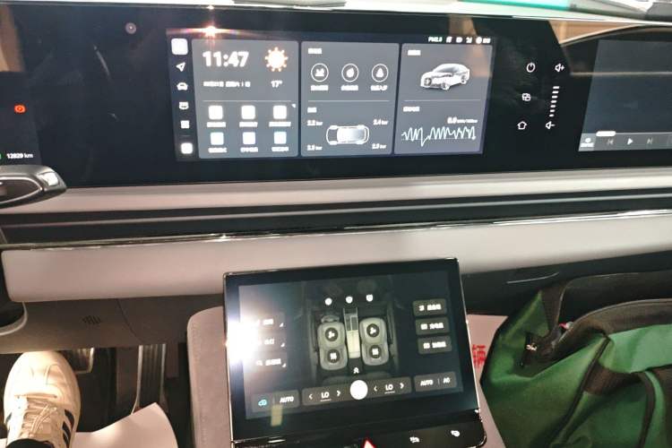 Used VOYAH PASSION 2024 PHEV Four-Wheel Drive Ultra-Long Range Flagship Model Audio And AC Panel