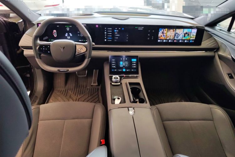 Used VOYAH PASSION 2024 PHEV Four-Wheel Drive Ultra-Long Range Flagship Model Center Console