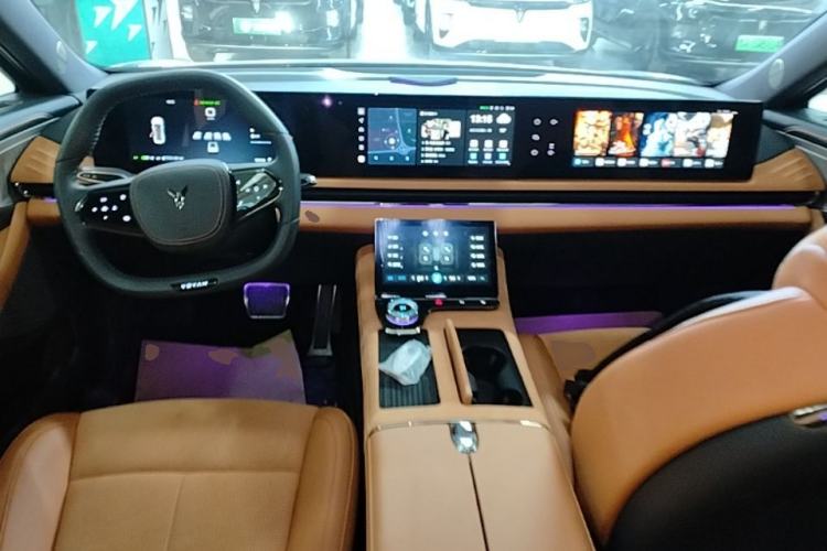 Used VOYAH PASSION 2024 PHEV Four-Wheel Drive Ultra-Long Range Flagship Model Center Console