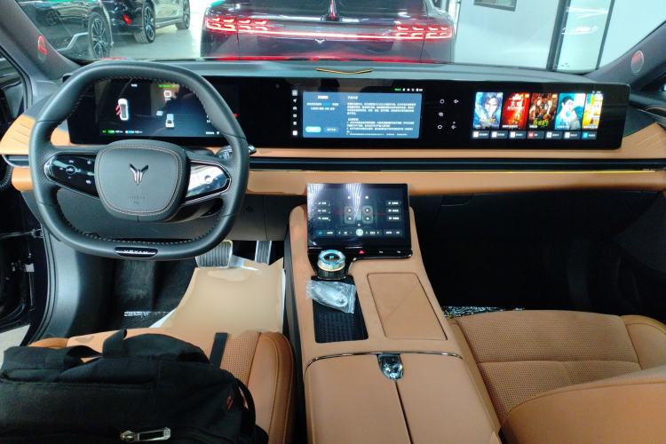 Used VOYAH PASSION 2024 PHEV Four-Wheel Drive Ultra-Long Range Flagship Model Center Console