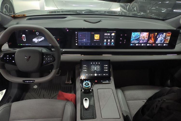 Used VOYAH PASSION 2024 PHEV Four-Wheel Drive Ultra-Long Range Executive Edition Center Console