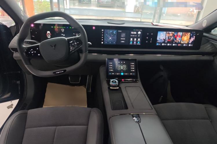 Used VOYAH PASSION 2024 PHEV Four-Wheel Drive Ultra-Long Range Flagship Model Center Console