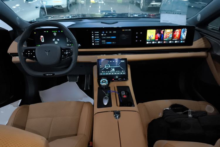 Used VOYAH PASSION 2024 PHEV Four-Wheel Drive Ultra-Long Range Flagship Model Center Console