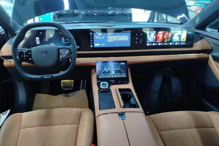 Used VOYAH PASSION 2024 PHEV Four-Wheel Drive Ultra-Long Range Flagship Model Center Console