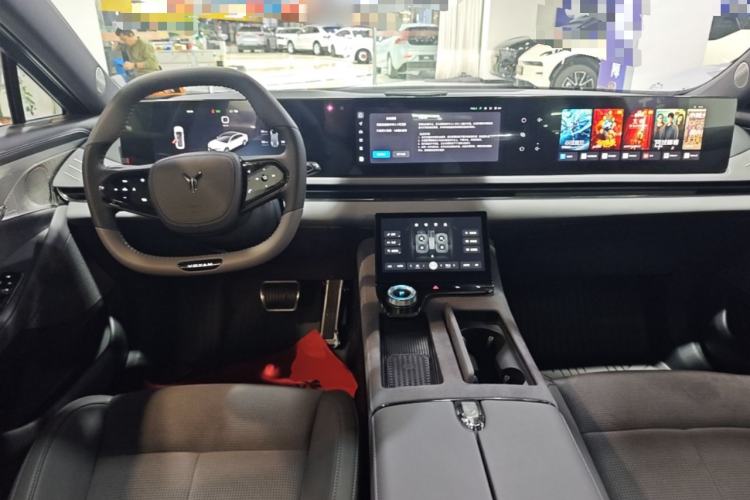 Used VOYAH PASSION 2024 PHEV Four-Wheel Drive Ultra-Long Range Executive Edition Center Console