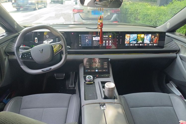 Used VOYAH PASSION 2024 PHEV Four-Wheel Drive Ultra-Long Range Executive Edition Center Console