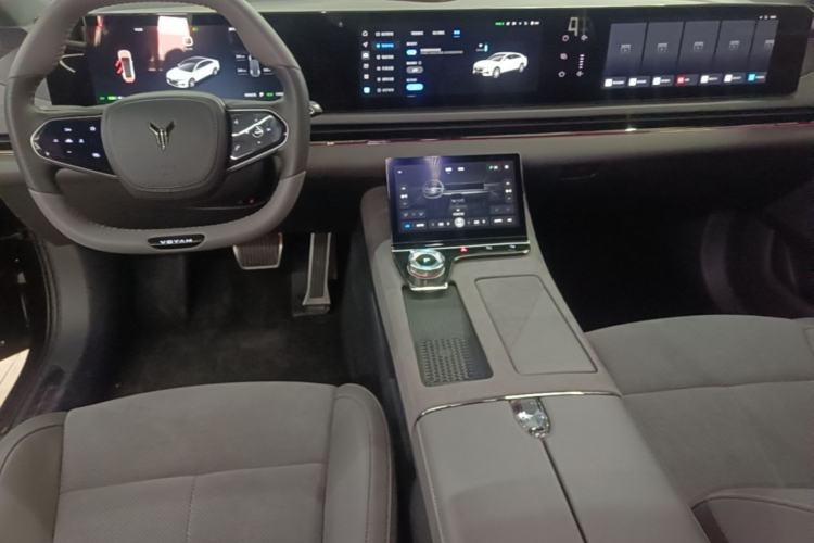 Used VOYAH PASSION 2024 PHEV Four-Wheel Drive Ultra-Long Range Flagship Model Center Console