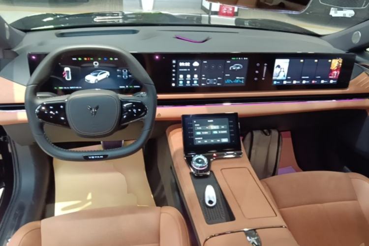 Used VOYAH PASSION 2024 PHEV Four-Wheel Drive Ultra-Long Range Flagship Model Center Console
