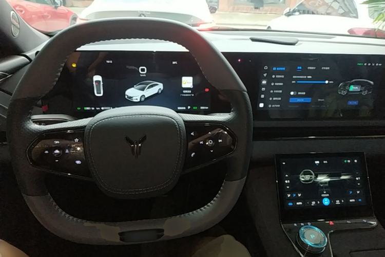 Used VOYAH PASSION 2024 PHEV Four-Wheel Drive Ultra-Long Range Executive Edition Center Console