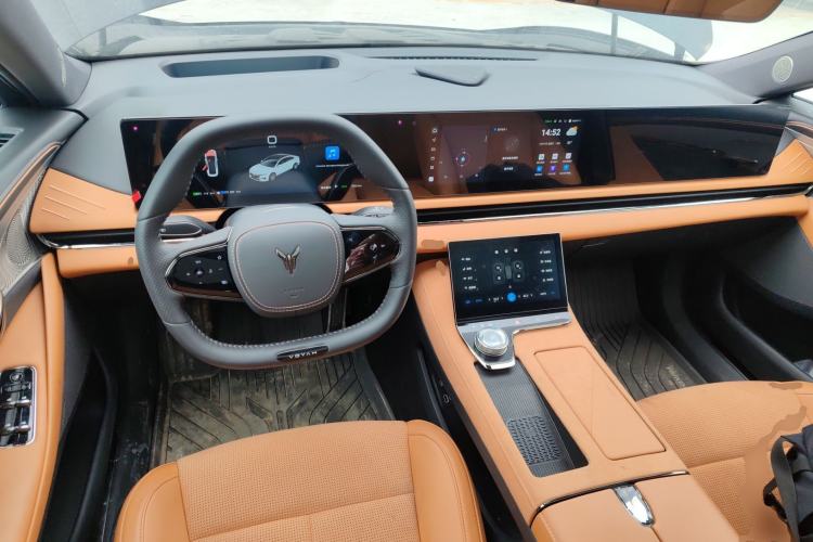 Used VOYAH PASSION 2024 PHEV Four-Wheel Drive Ultra-Long Range Flagship Model Center Console