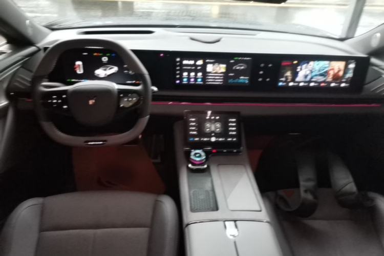 Used VOYAH PASSION 2024 PHEV Four-Wheel Drive Ultra-Long Range Flagship Model Center Console