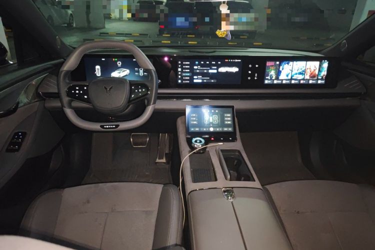 Used VOYAH PASSION 2024 PHEV Four-Wheel Drive Ultra-Long Range Executive Edition Center Console