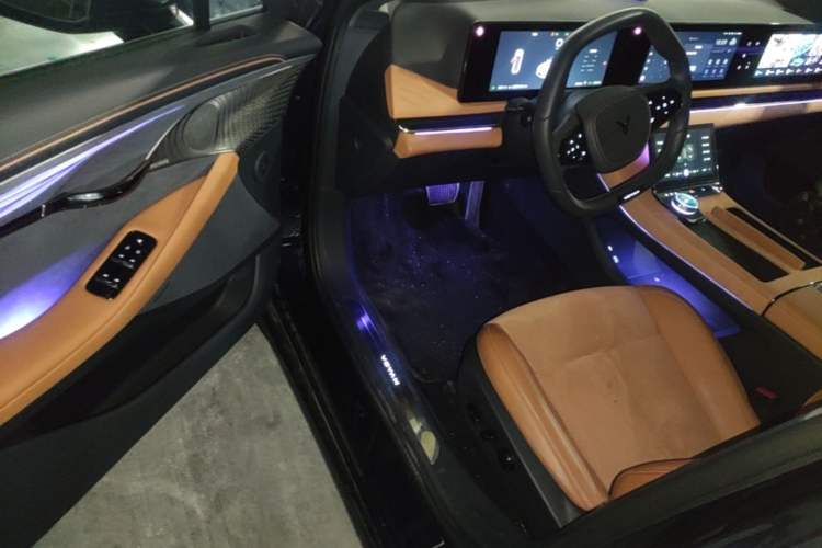 Used VOYAH PASSION 2024 PHEV Four-Wheel Drive Ultra-Long Range Flagship Model Driver Seat