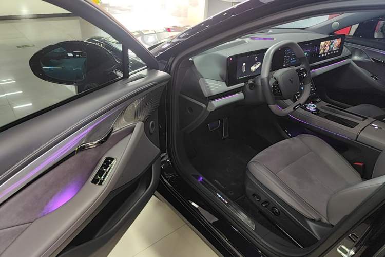 Used VOYAH PASSION 2024 PHEV Four-Wheel Drive Ultra-Long Range Flagship Model Driver Seat