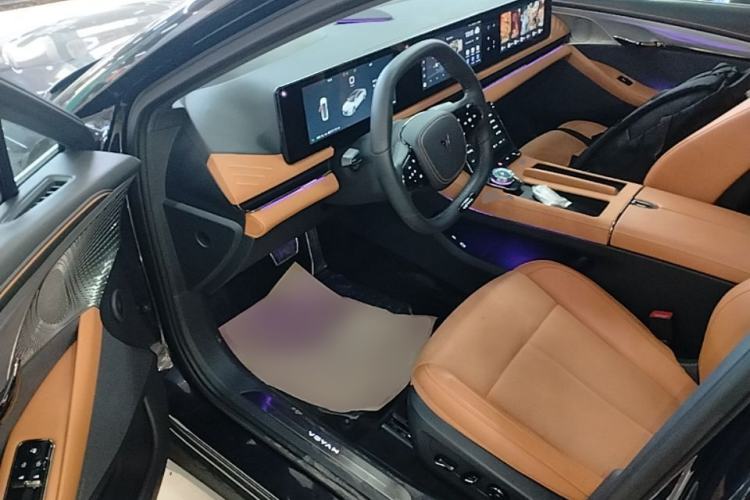 Used VOYAH PASSION 2024 PHEV Four-Wheel Drive Ultra-Long Range Flagship Model Driver Seat