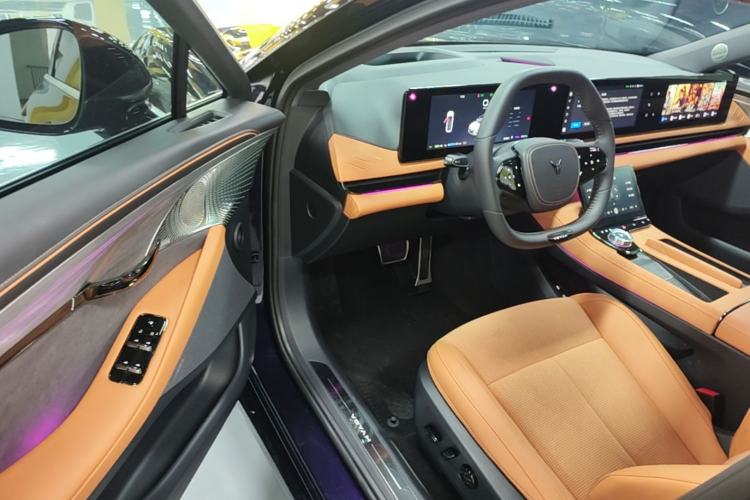 Used VOYAH PASSION 2024 PHEV Four-Wheel Drive Ultra-Long Range Executive Edition Driver Seat