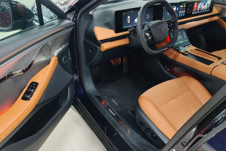Used VOYAH PASSION 2024 PHEV Four-Wheel Drive Ultra-Long Range Flagship Model Driver Seat