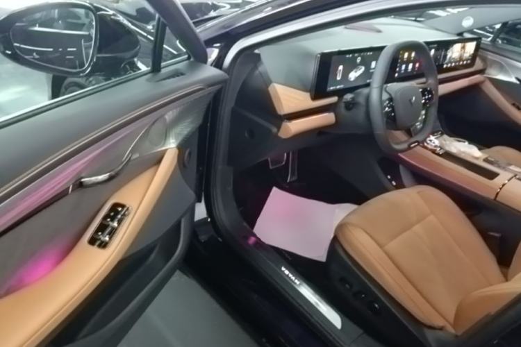 Used VOYAH PASSION 2024 PHEV Four-Wheel Drive Ultra-Long Range Flagship Model Driver Seat