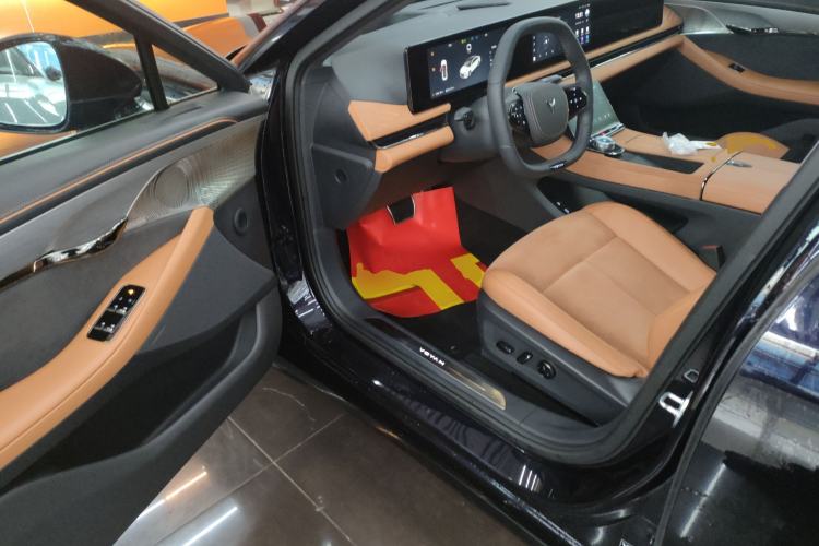 Used VOYAH PASSION 2024 PHEV Four-Wheel Drive Ultra-Long Range Flagship Model Driver Seat