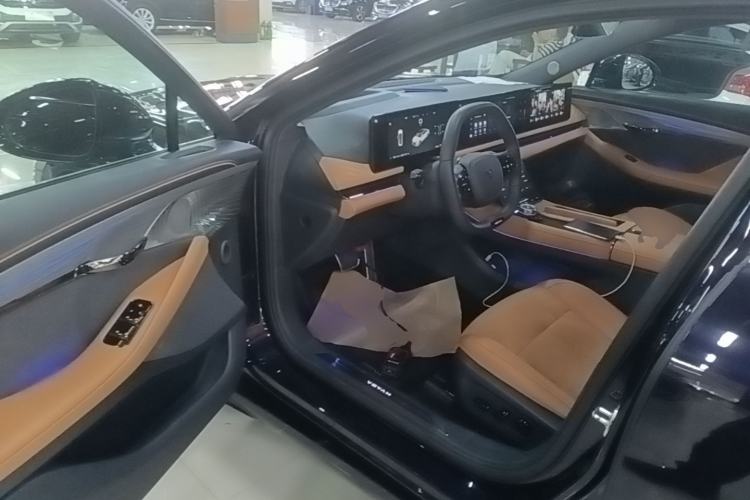 Used VOYAH PASSION 2024 PHEV Four-Wheel Drive Ultra-Long Range Flagship Model Driver Seat