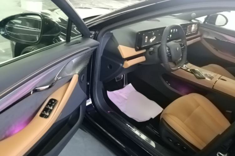 Used VOYAH PASSION 2024 PHEV Four-Wheel Drive Ultra-Long Range Flagship Model Driver Seat