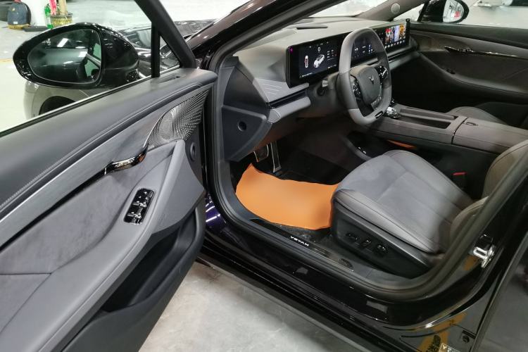 Used VOYAH PASSION 2024 PHEV Four-Wheel Drive Ultra-Long Range Flagship Model Driver Seat