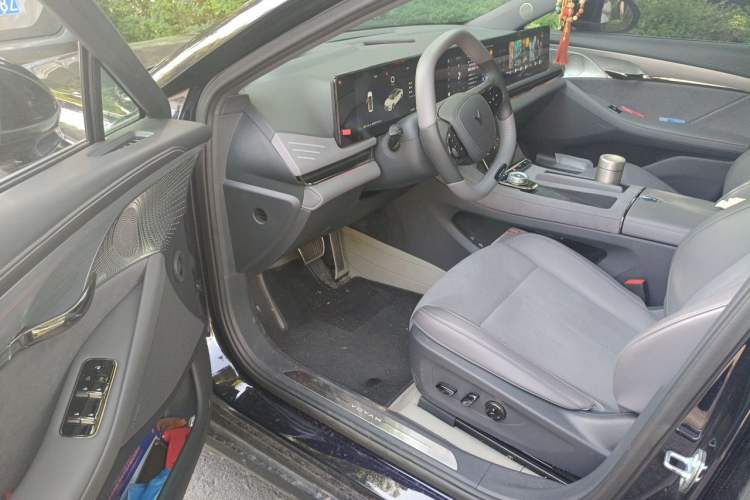 Used VOYAH PASSION 2024 PHEV Four-Wheel Drive Ultra-Long Range Executive Edition Driver Seat