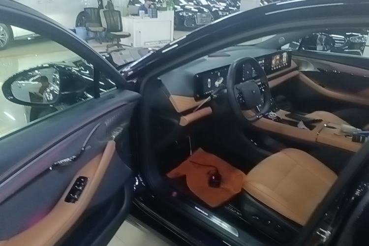 Used VOYAH PASSION 2024 PHEV Four-Wheel Drive Ultra-Long Range Flagship Model Driver Seat