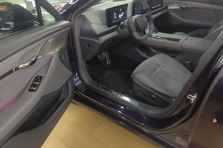 Used VOYAH PASSION 2024 PHEV Four-Wheel Drive Ultra-Long Range Flagship Model Driver Seat
