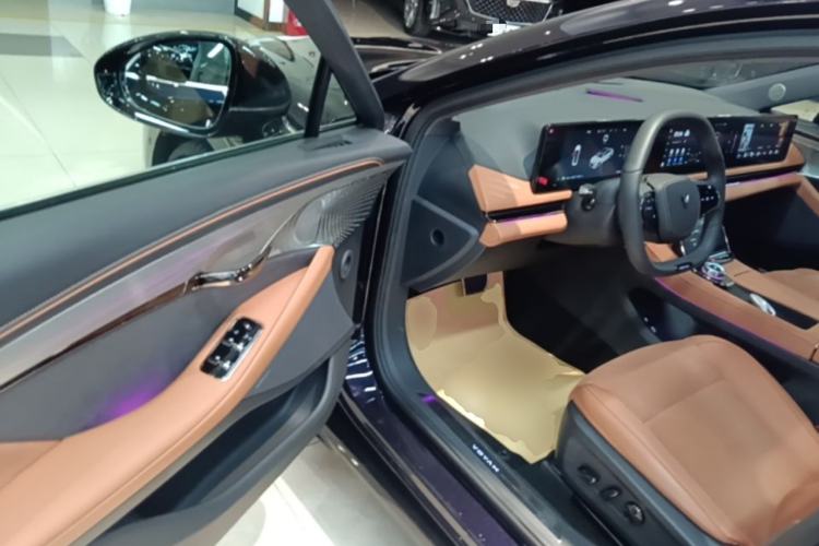 Used VOYAH PASSION 2024 PHEV Four-Wheel Drive Ultra-Long Range Flagship Model Driver Seat