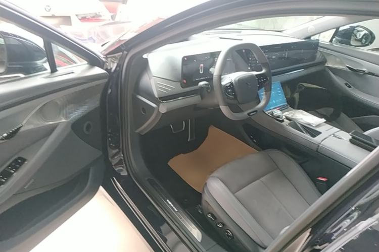 Used VOYAH PASSION 2024 PHEV Four-Wheel Drive Ultra-Long Range Executive Edition Driver Seat