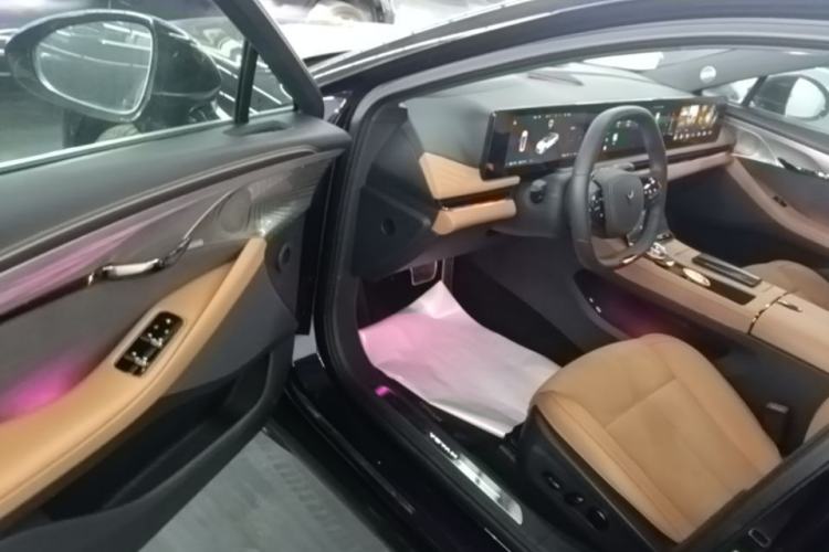 Used VOYAH PASSION 2024 PHEV Four-Wheel Drive Ultra-Long Range Flagship Model Driver Seat