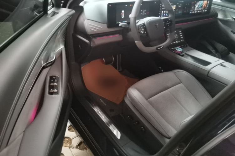Used VOYAH PASSION 2024 PHEV Four-Wheel Drive Ultra-Long Range Flagship Model Driver Seat