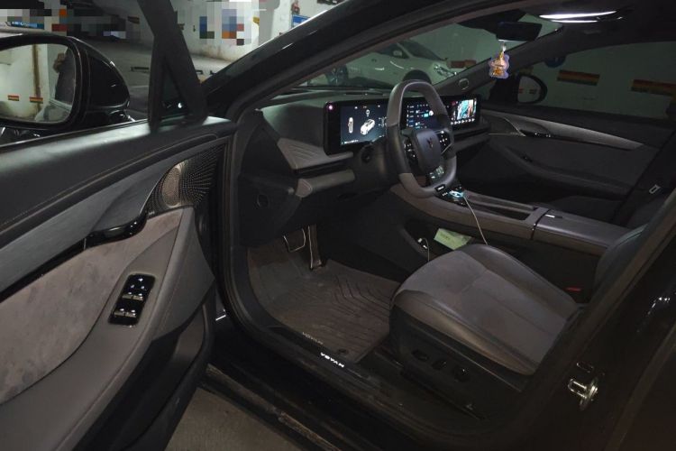 Used VOYAH PASSION 2024 PHEV Four-Wheel Drive Ultra-Long Range Executive Edition Driver Seat
