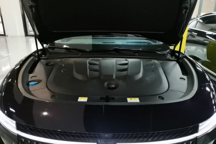 Used VOYAH PASSION 2024 PHEV Four-Wheel Drive Ultra-Long Range Flagship Model Engine Bay