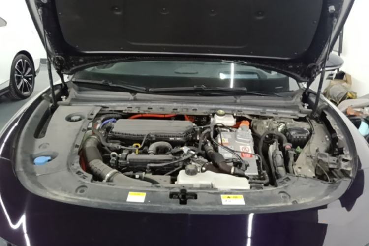 Used VOYAH PASSION 2024 PHEV Four-Wheel Drive Ultra-Long Range Flagship Model Engine Bay