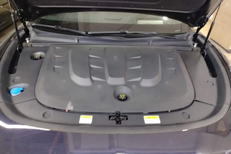 Used VOYAH PASSION 2024 PHEV Four-Wheel Drive Ultra-Long Range Flagship Model Engine Bay