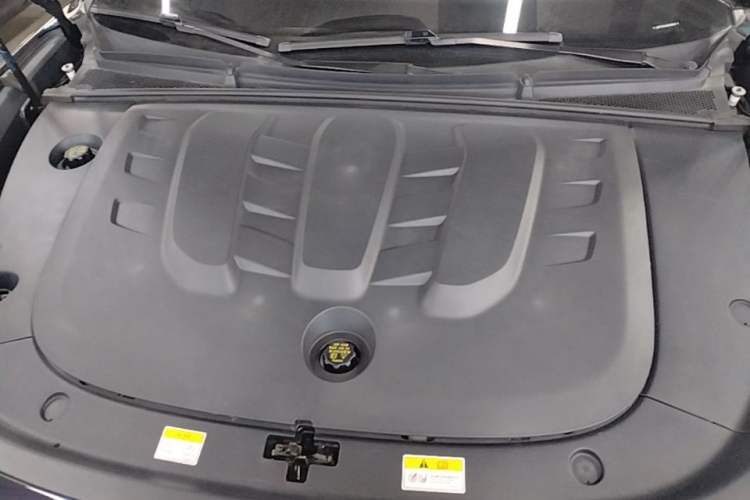 Used VOYAH PASSION 2024 PHEV Four-Wheel Drive Ultra-Long Range Flagship Model Engine Bay