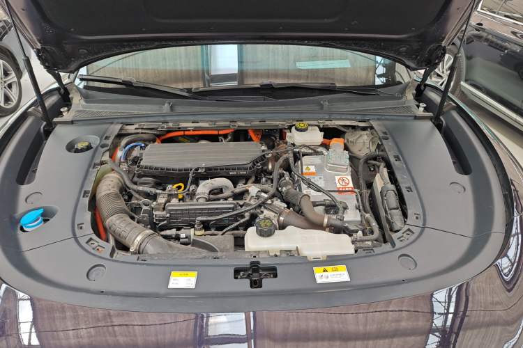 Used VOYAH PASSION 2024 PHEV Four-Wheel Drive Ultra-Long Range Flagship Model Engine Bay