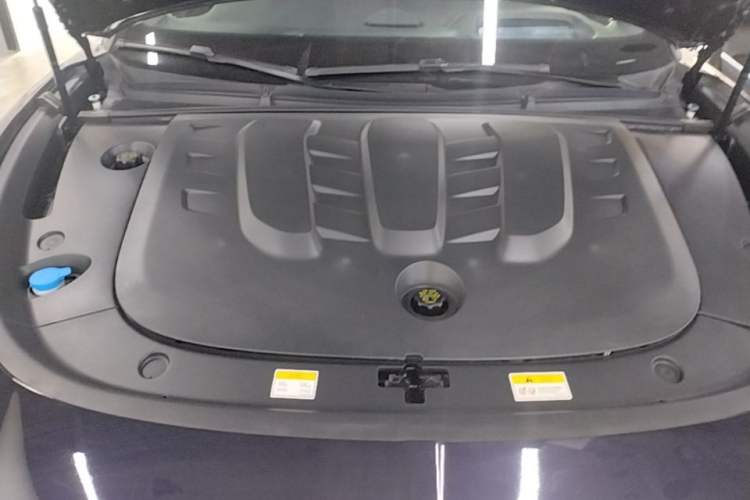 Used VOYAH PASSION 2024 PHEV Four-Wheel Drive Ultra-Long Range Flagship Model Engine Bay
