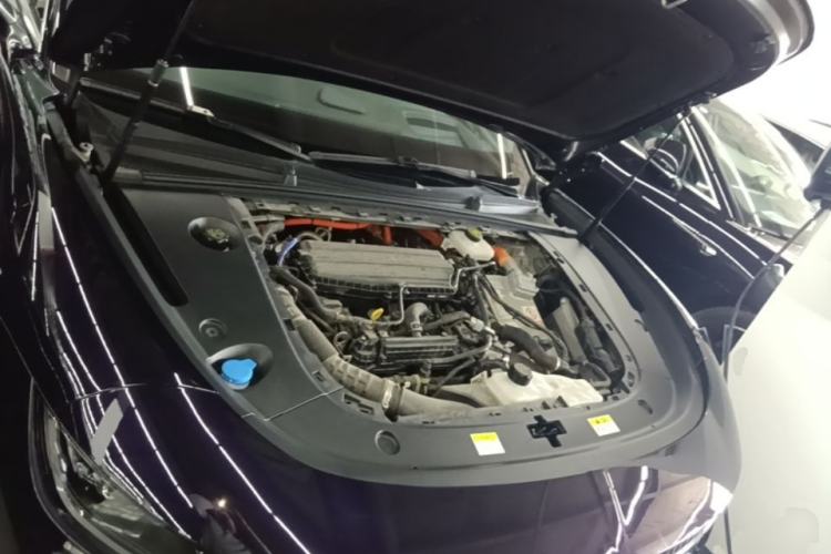 Used VOYAH PASSION 2024 PHEV Four-Wheel Drive Ultra-Long Range Flagship Model Engine Bay