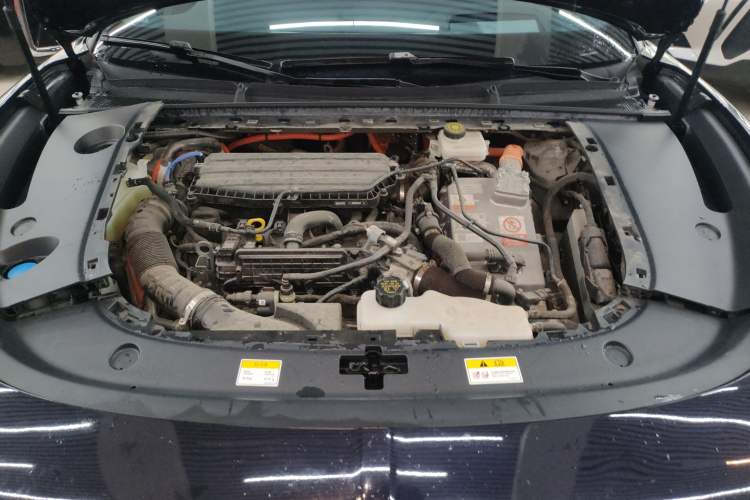 Used VOYAH PASSION 2024 PHEV Four-Wheel Drive Ultra-Long Range Flagship Model Engine Bay