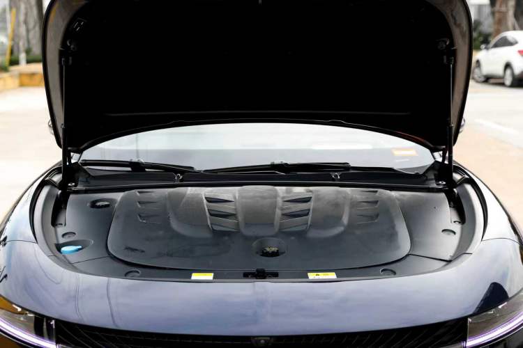 Used VOYAH PASSION 2024 PHEV Four-Wheel Drive Ultra-Long Range Flagship Model Engine Bay