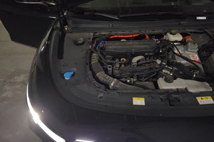 Used VOYAH PASSION 2024 PHEV Four-Wheel Drive Ultra-Long Range Executive Edition Engine Bay Right