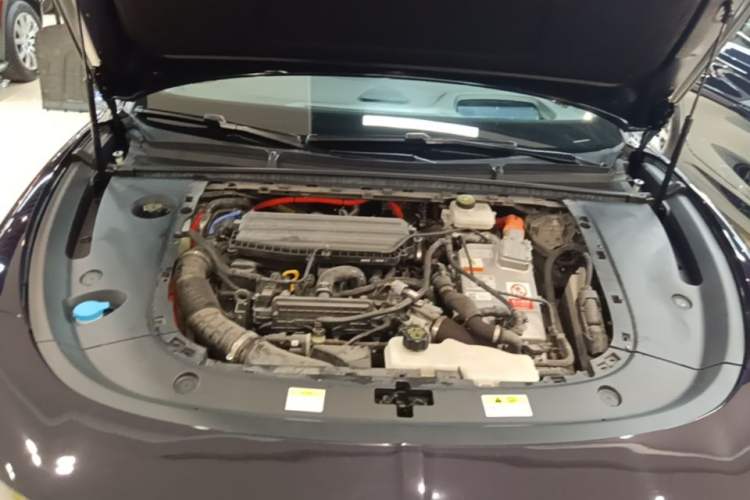 Used VOYAH PASSION 2024 PHEV Four-Wheel Drive Ultra-Long Range Flagship Model Engine Bay