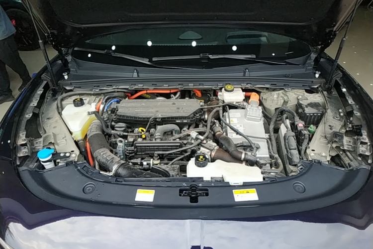 Used VOYAH PASSION 2024 PHEV Four-Wheel Drive Ultra-Long Range Executive Edition Engine Bay