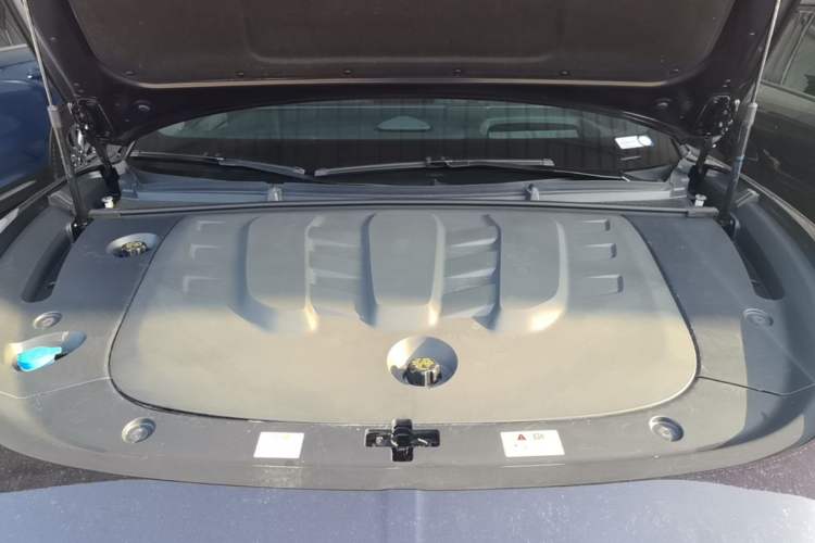 Used VOYAH PASSION 2024 PHEV Four-Wheel Drive Ultra-Long Range Flagship Model Engine Bay