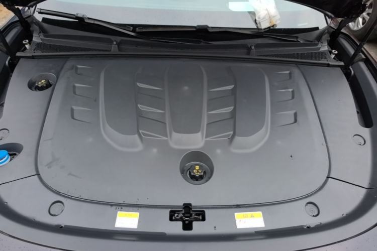 Used VOYAH PASSION 2024 PHEV Four-Wheel Drive Ultra-Long Range Executive Edition Engine Bay