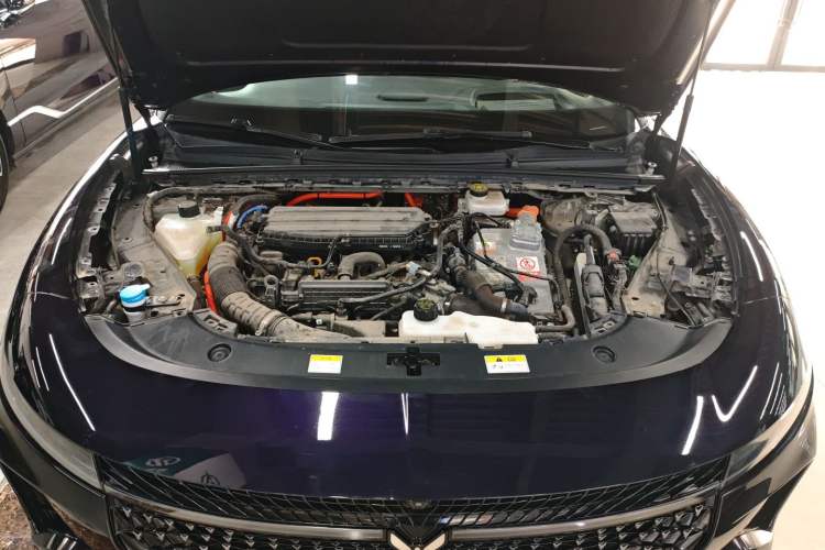 Used VOYAH PASSION 2024 PHEV Four-Wheel Drive Ultra-Long Range Flagship Model Engine Bay