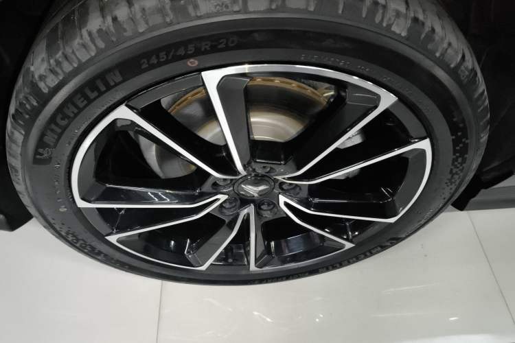 Used VOYAH PASSION 2024 PHEV Four-Wheel Drive Ultra-Long Range Flagship Model Exterior 2